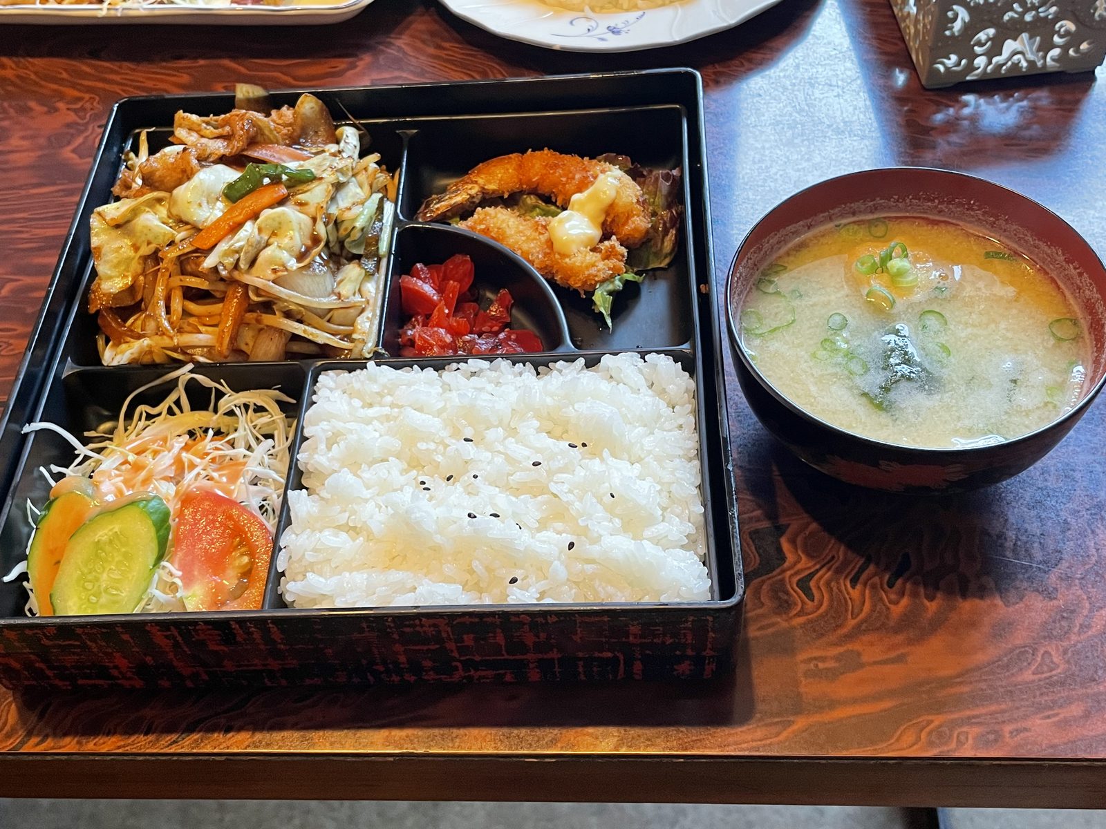 地元食堂の定食