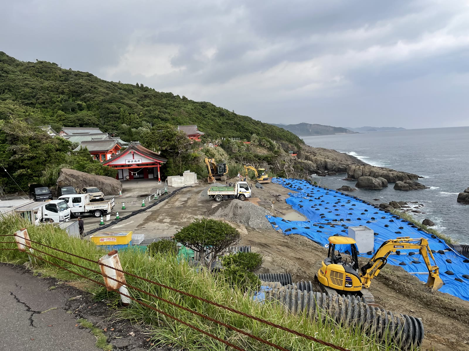 工事が行われていた鵜戸神宮の入口付近と海